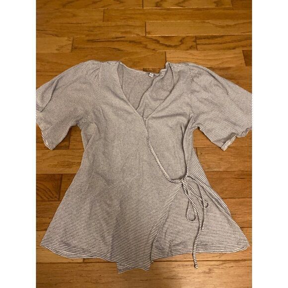 Lucky Brand Women's Striped v-neck Wrap Top With Puff Sleeves size Medium - Picture 1 of 8